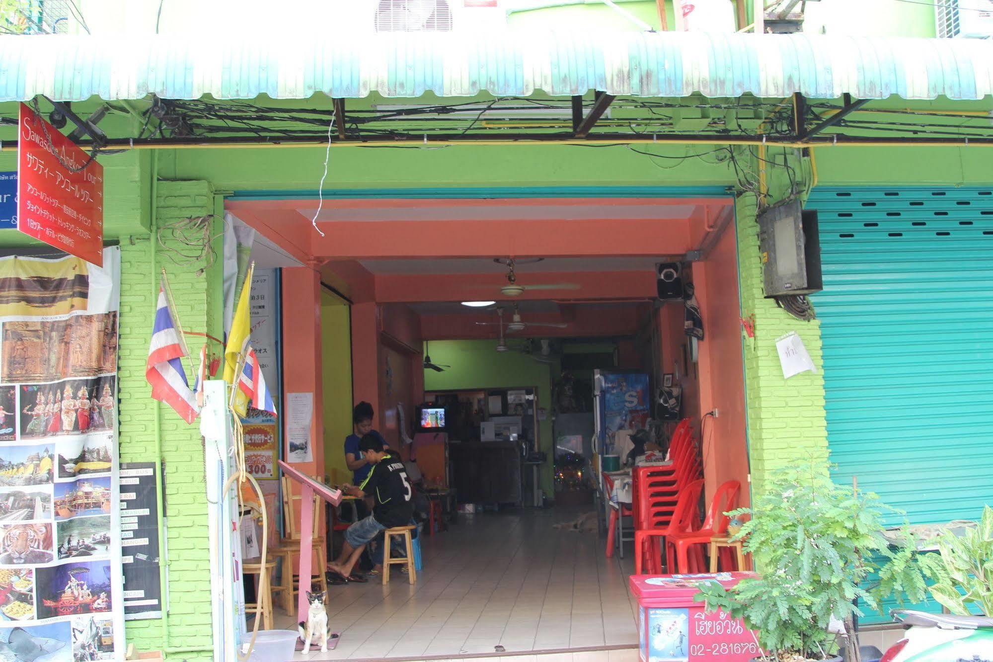 New C.H. Guest House Bangkok Exterior foto